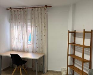 #piso Granada  Alquilo piso de 3 habitaciones zona Hipercor en Granada . Amueblado y luminoso, con ascensor. 